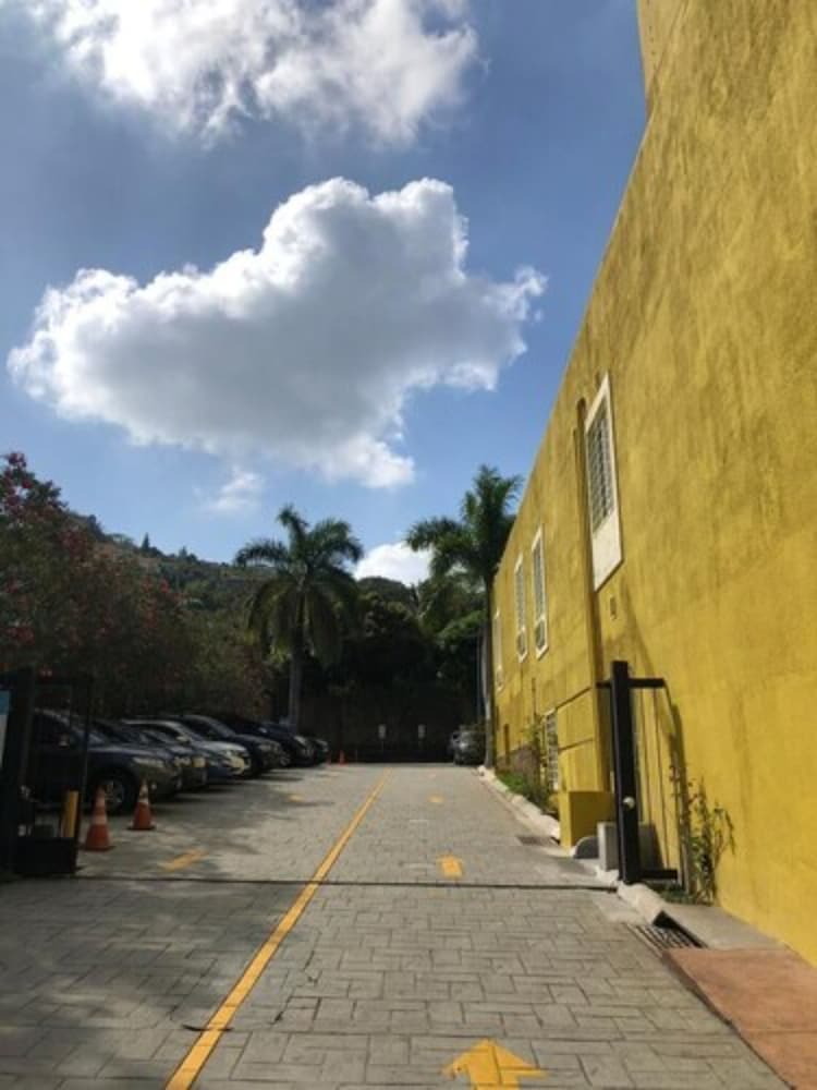Beverly Hills: Hotel & Business 33/62