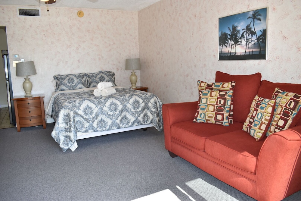 Avalon Resort 33/76