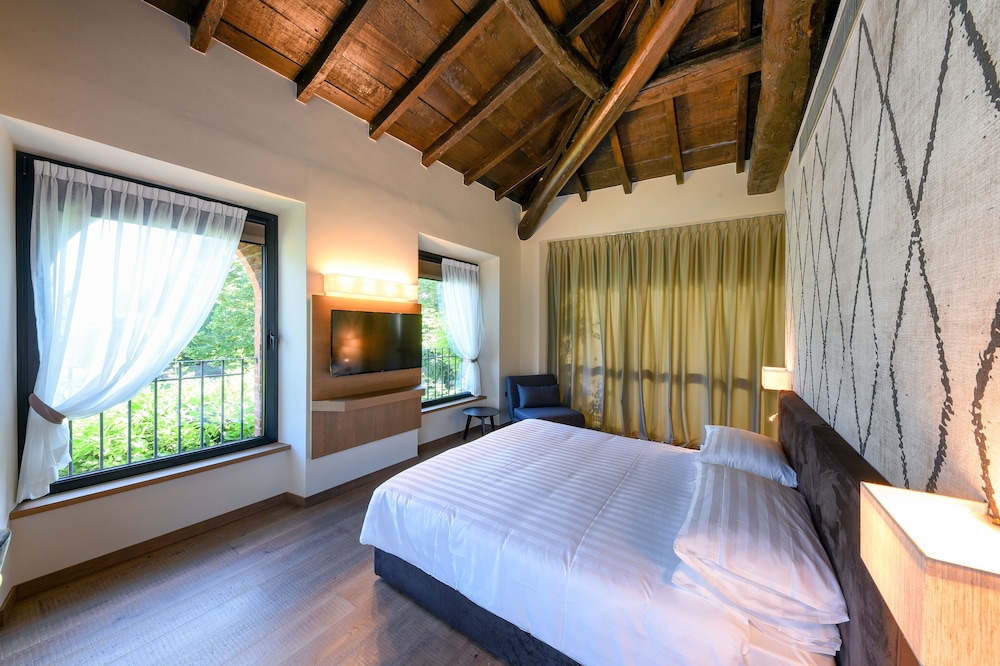 Hotel Castello Di Casiglio 28/79