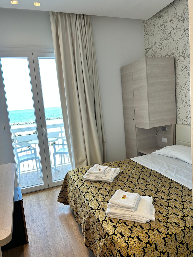 SUPERIOR, DOUBLE OR TWIN BED, SEA VIEW