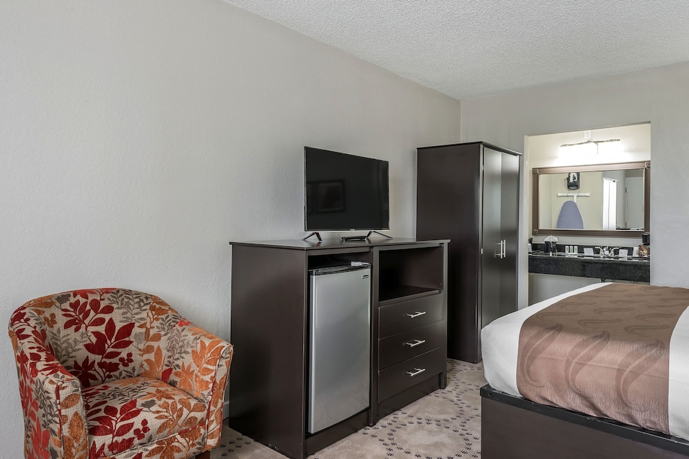 Quality Inn & Suites Kissimmee near Main Gate 22/41