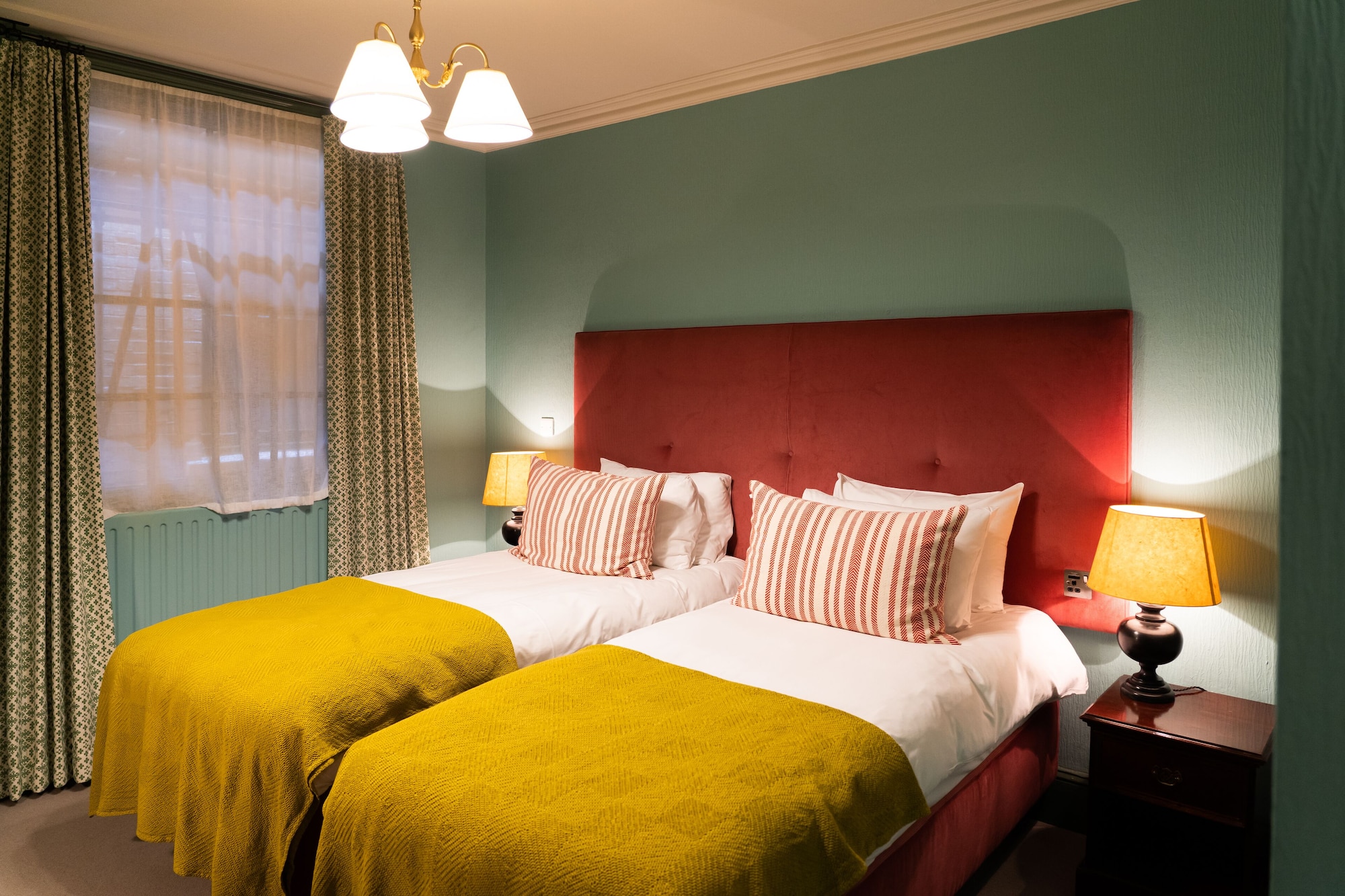 Classic, Twin Beds