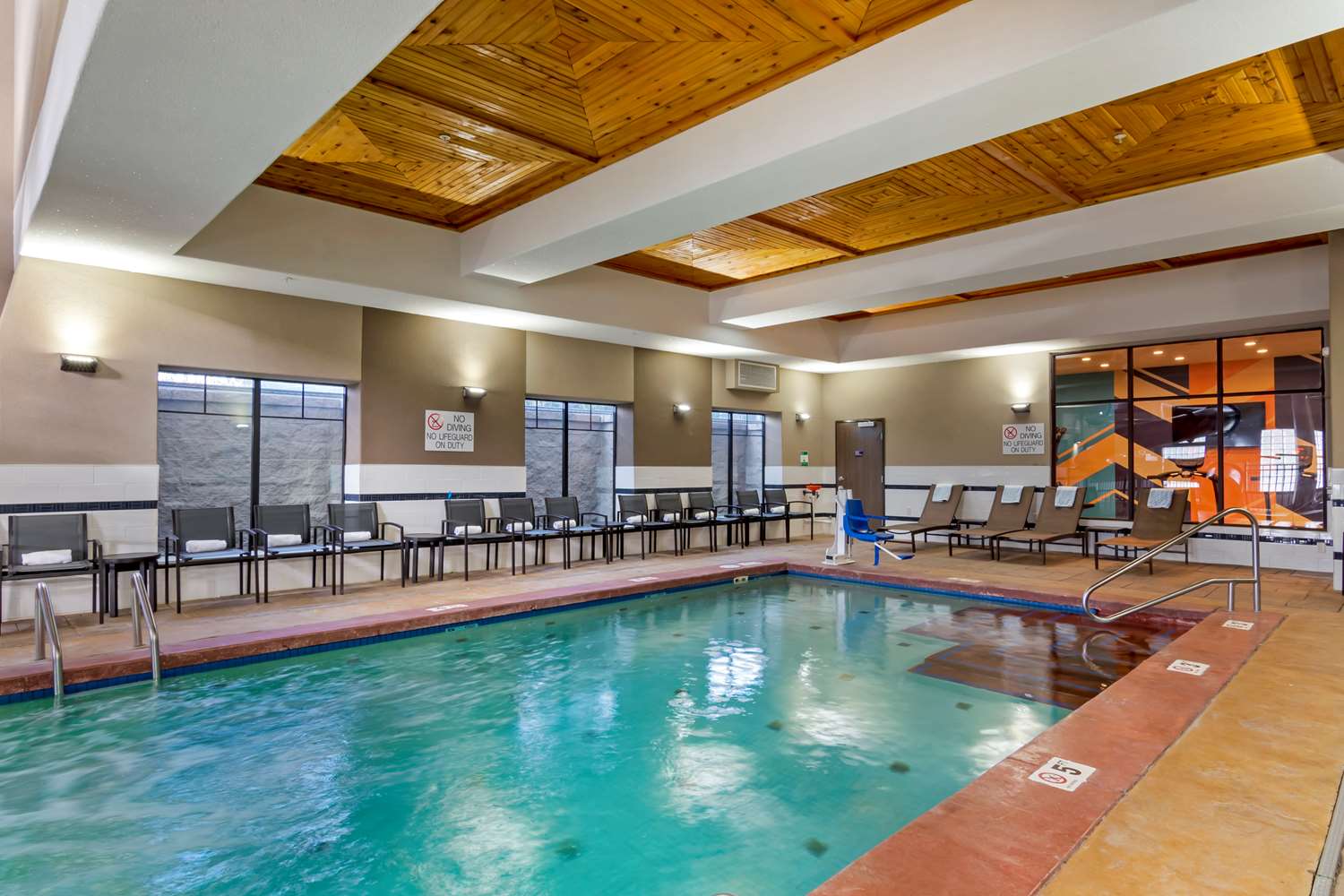 Best Western Premier Liberty Inn & Suites 30/48