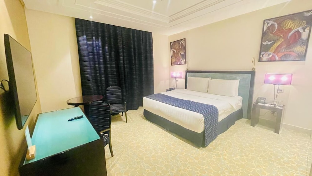 3 BEDROOMS, VILLA