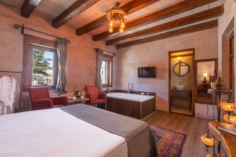 Maron Stone House 16/50