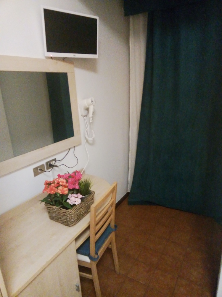 New Hotel Jolie 27/34