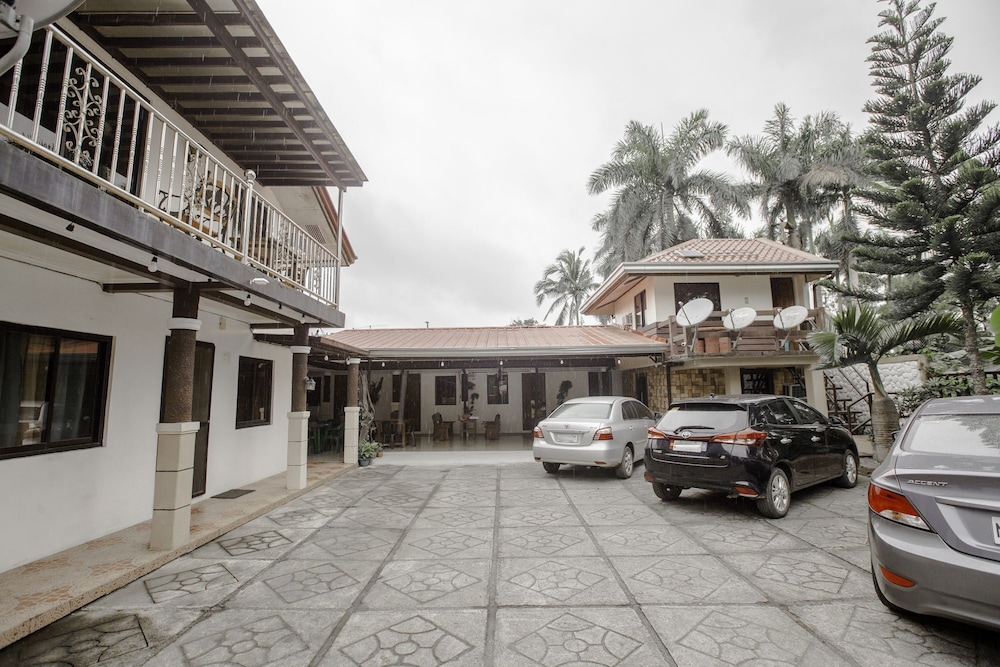 OYO 741 Sierra Travellers Inn 37/43