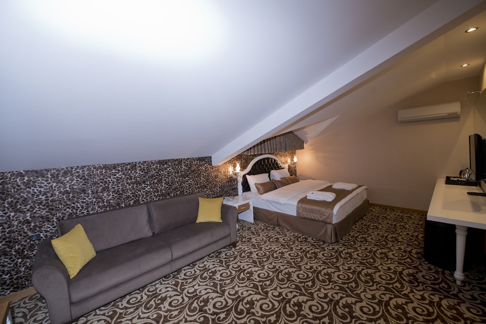 Golden Deluxe Hotel 25/39