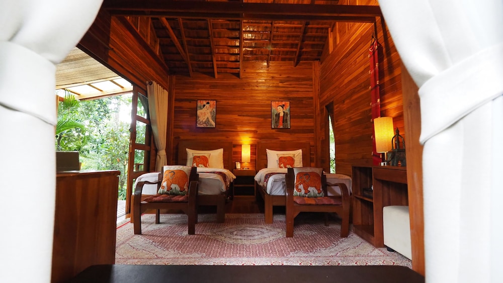 Nan Seasons Boutique Resort 66/81