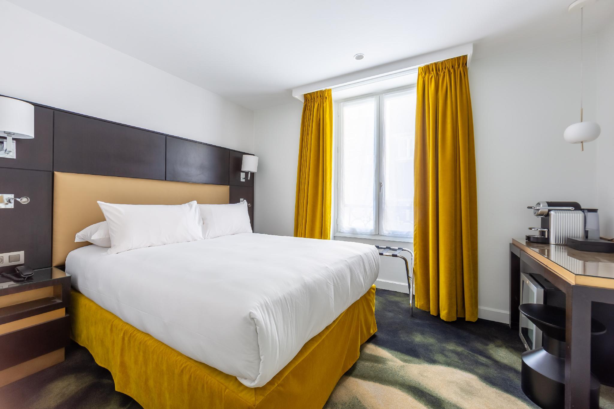 ROOM, DOUBLE BED