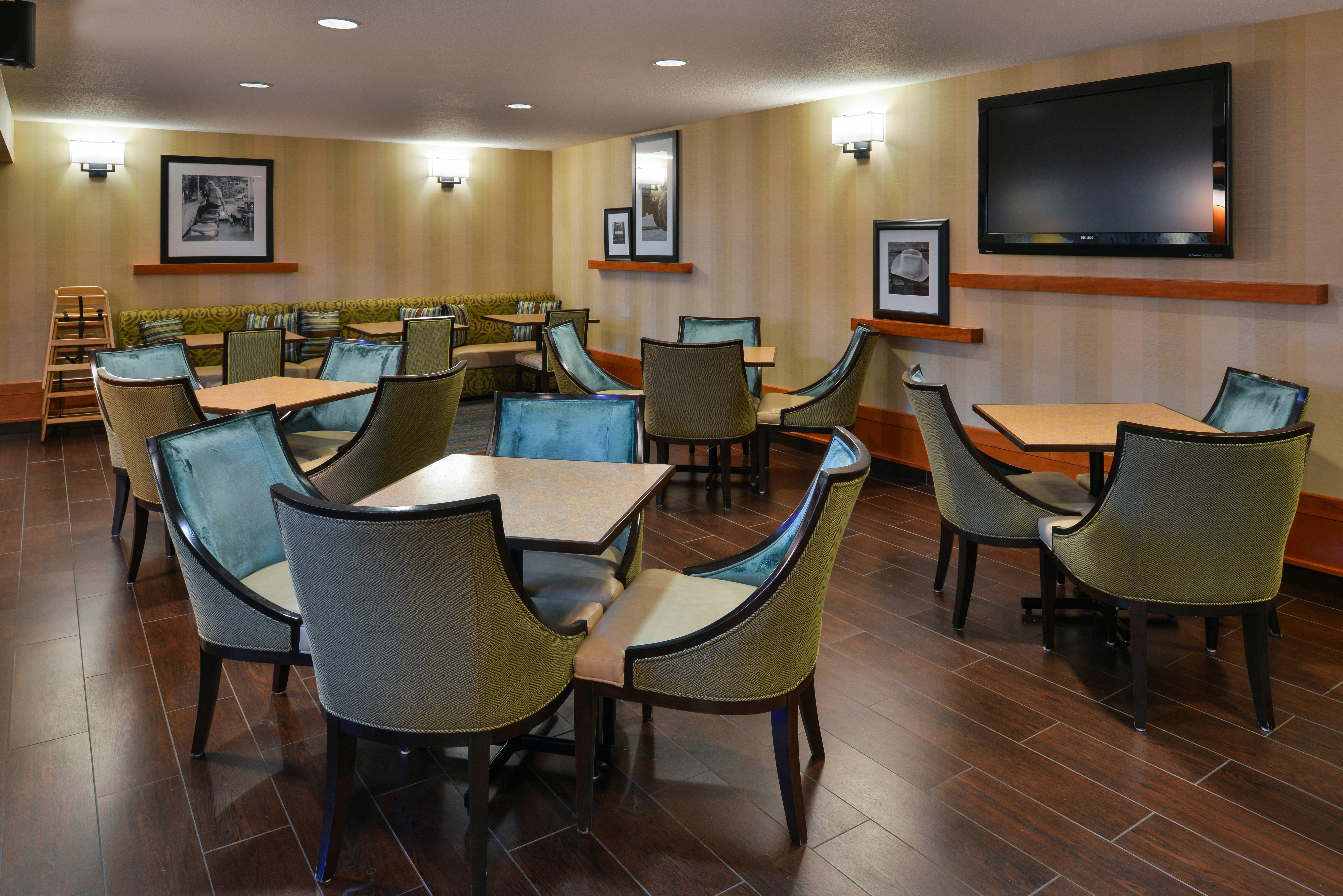 Hampton Inn & Suites By Hilton Calgary- University Northwest 52/61