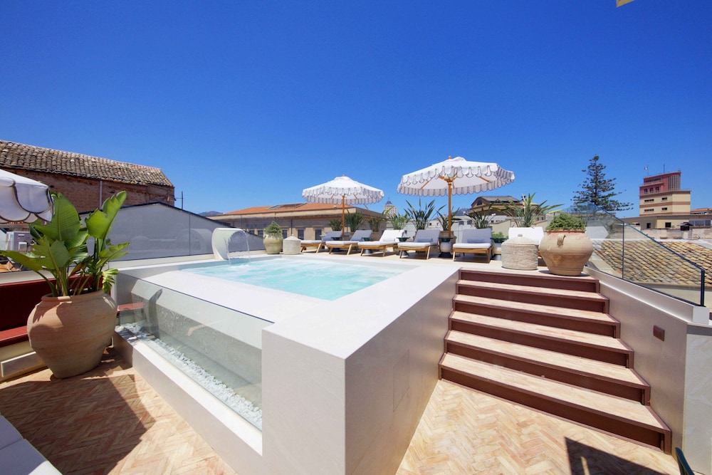 Casa Nostra Boutique Hotel 44/50