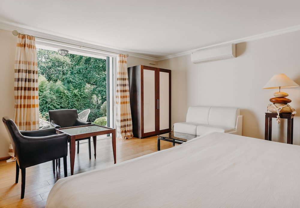 RELAIS DU SILENCE LES FRERES IBARBOURE - TABLE ET HOSTELLERIE 15/51