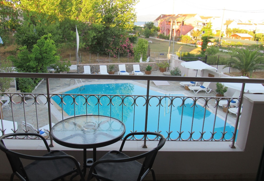 Toni Apos S Guesthouse 21/24