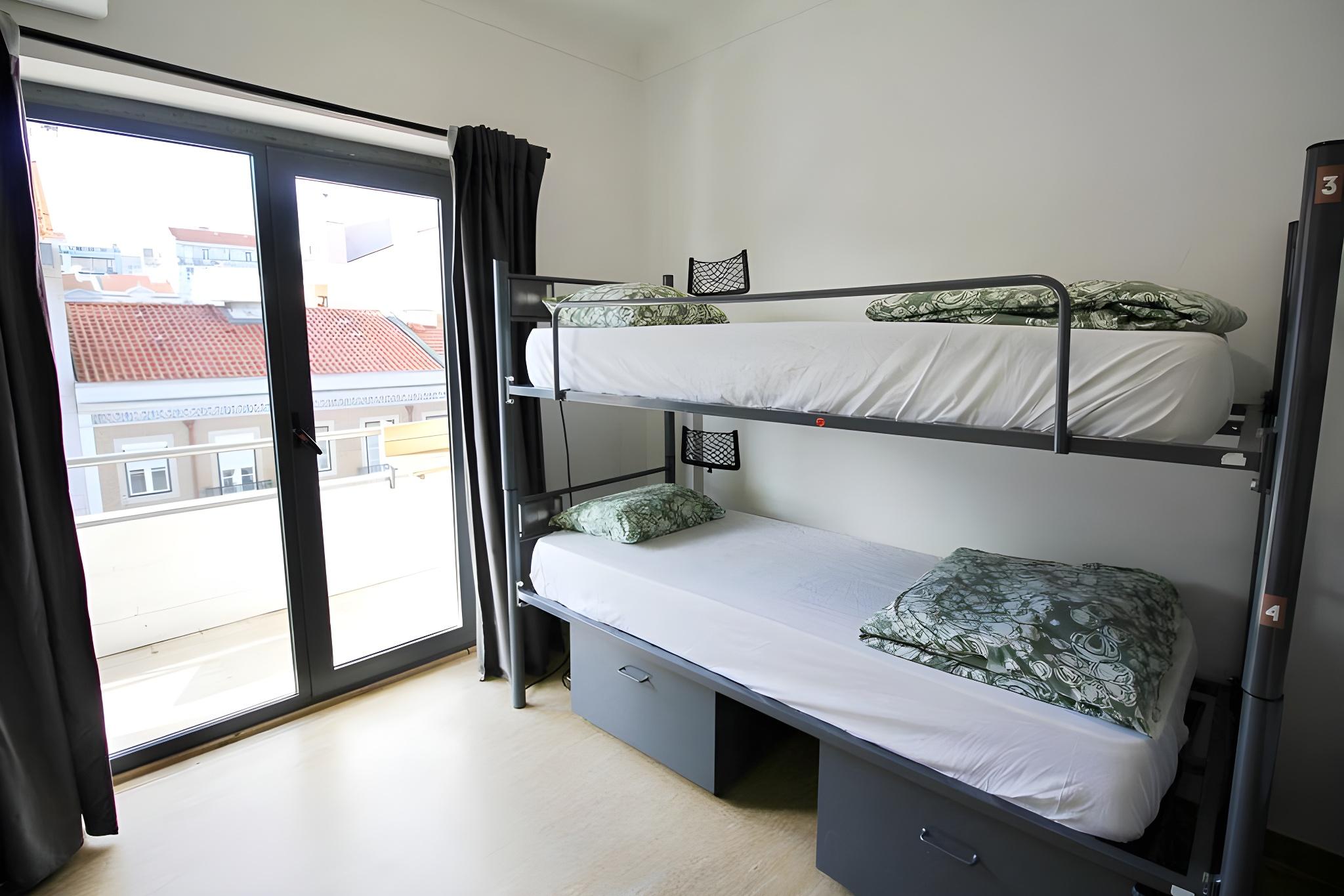 Female Dorm, 6 People, Balcony
