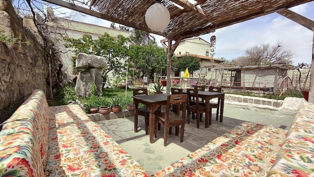 Armesos Cave Hotel 3/50