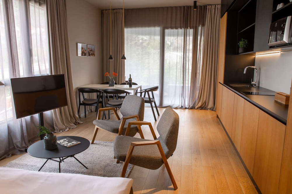 One Suite Hotel 39/50