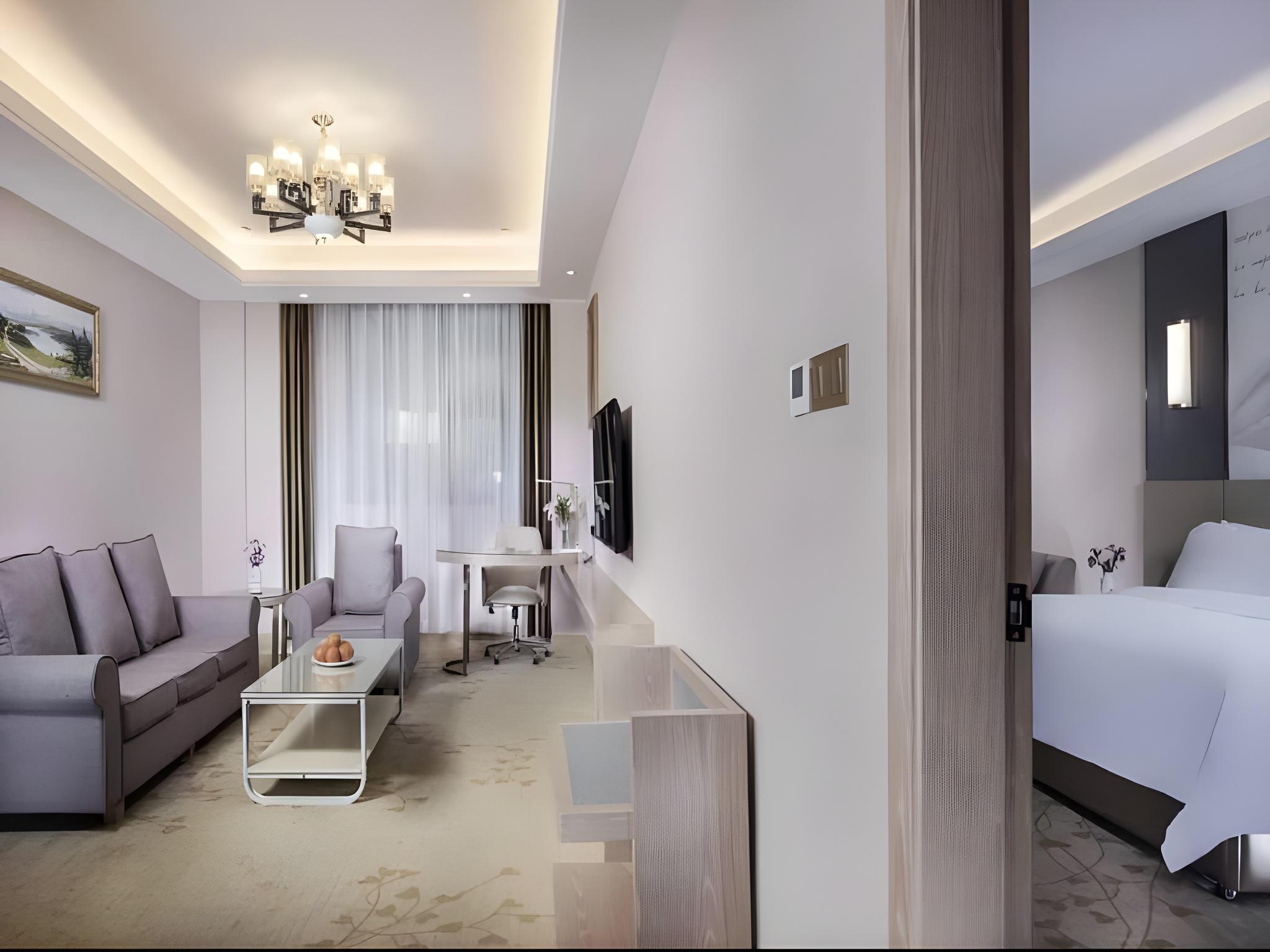 Vienna International Hotel (Xinyang Railway Station) 44/51