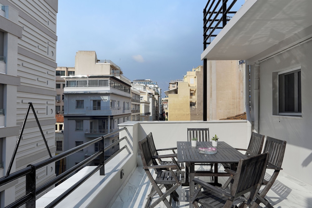 V1935 Luxurious Apartments 45/49