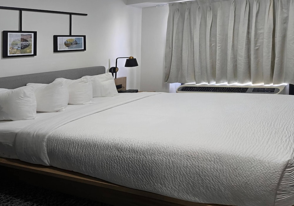 STANDARD, KING BED