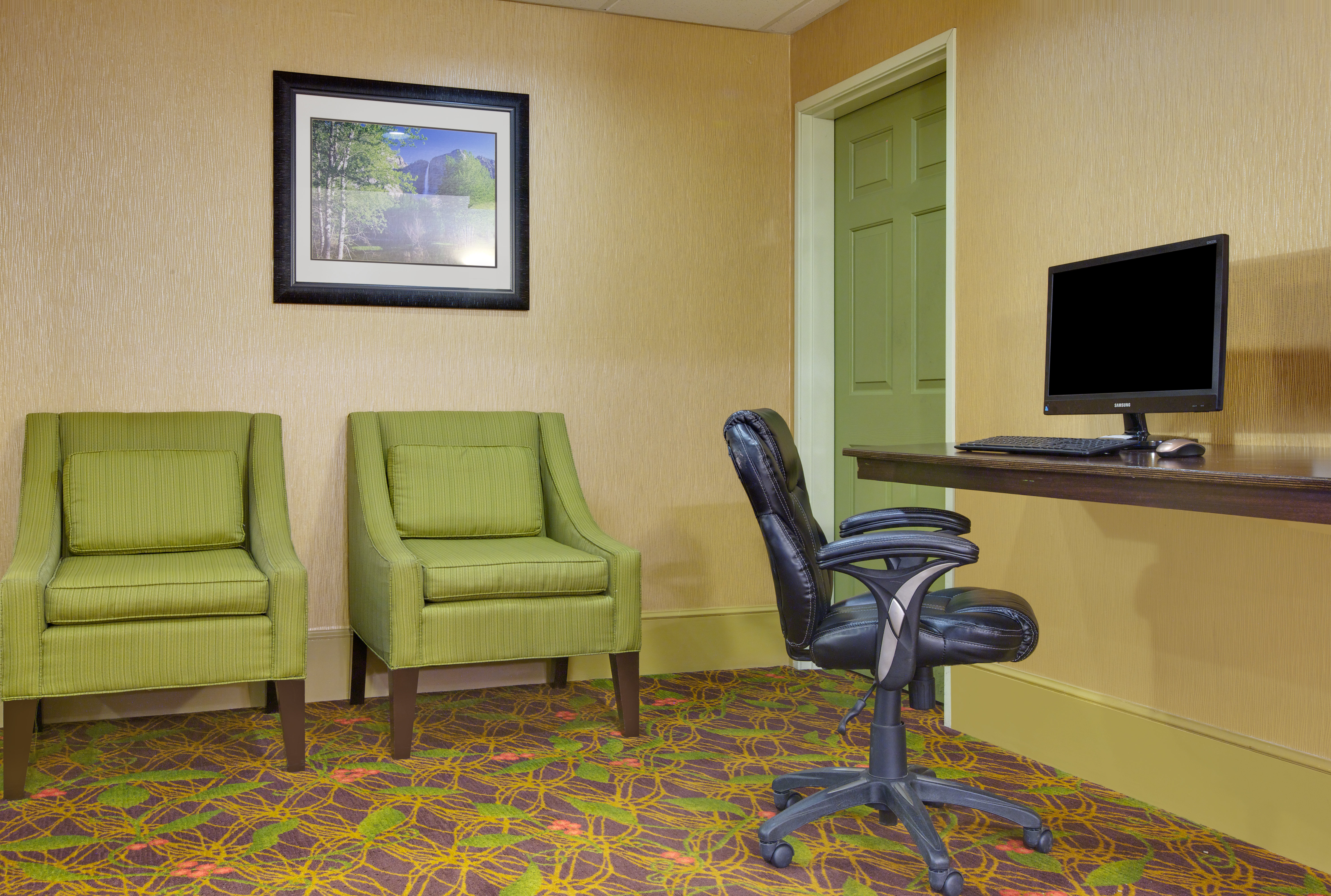 Holiday Inn Express Oakdale 60/72