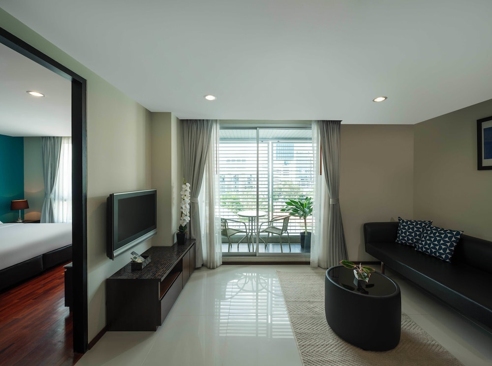 Silom Lofts Hotel 33/47
