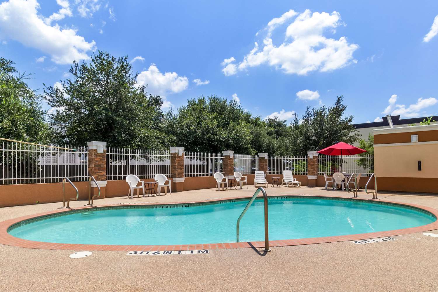 Comfort Suites At Katy Mills 45/45
