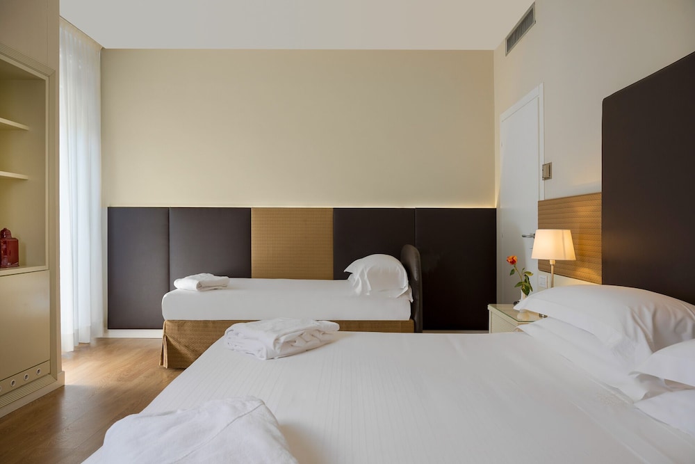 National Hotel 21/68