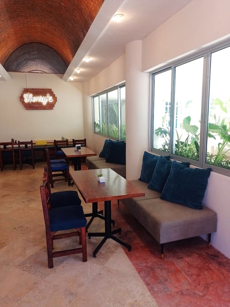 Hotel Solamar Inn 28/48
