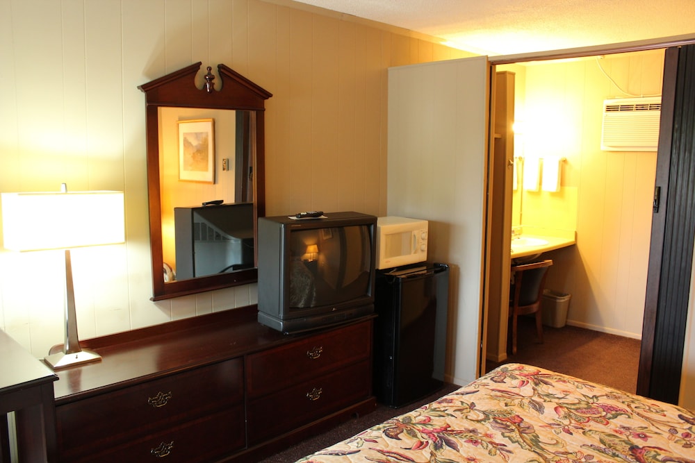 Colonial Inn Franklin 20/35