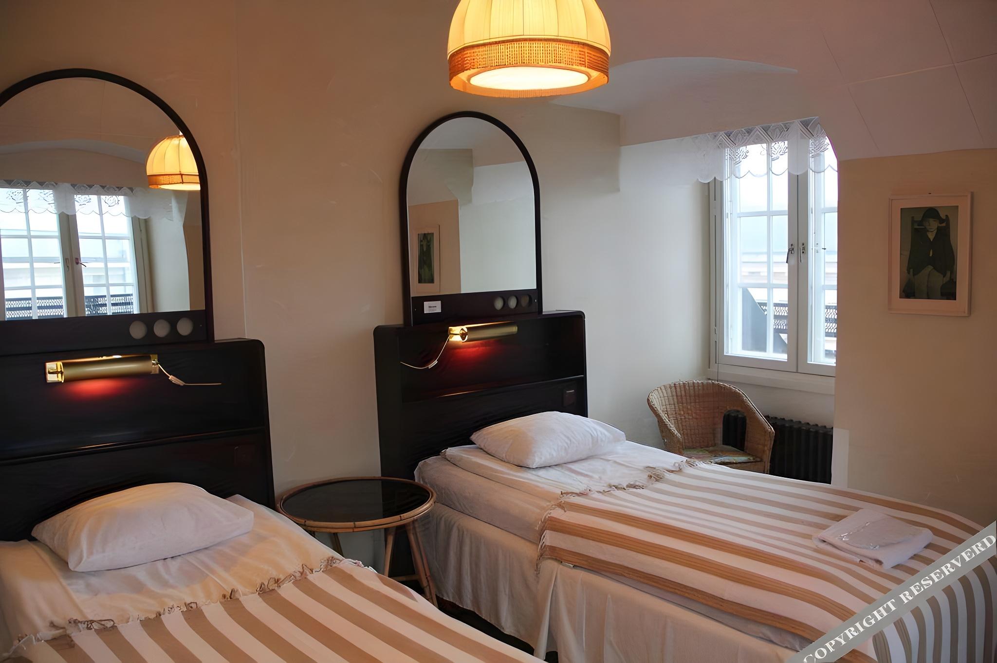 Senate Hotel 1/26