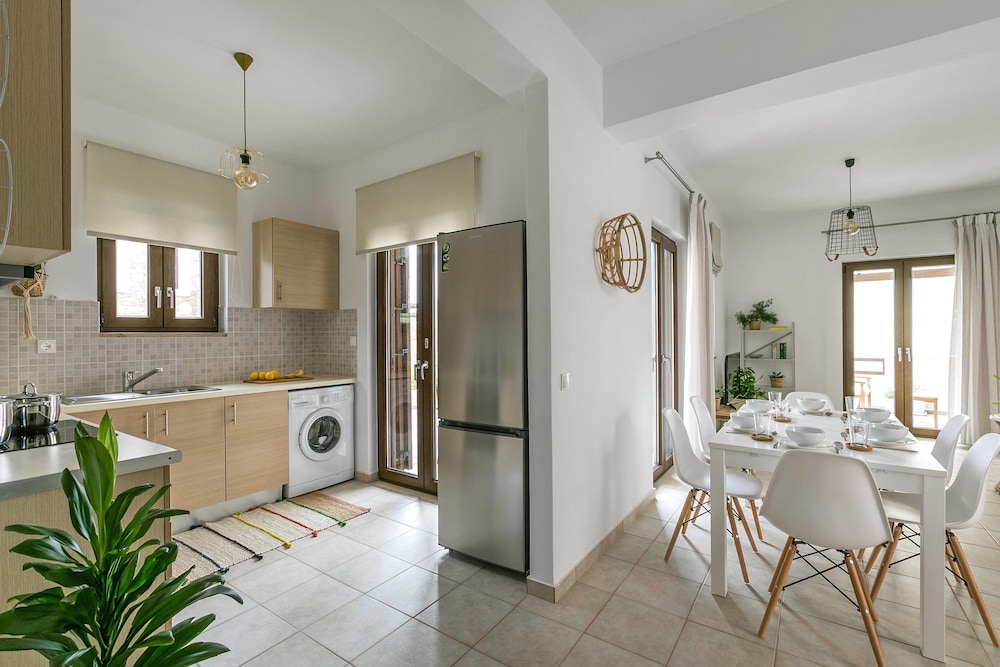 Syra Suites 5/50