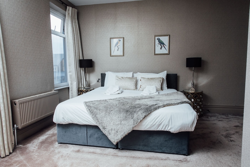 Peaky Blinders Accommodation & Bar 11/50