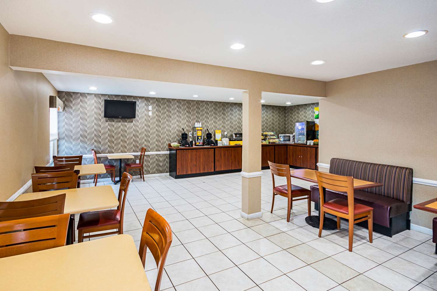 Quality Inn Fairmont 29/33