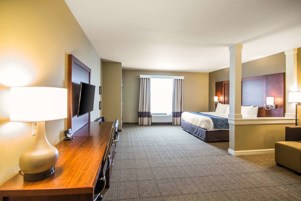 Comfort Suites Dodge City, KS 8/39
