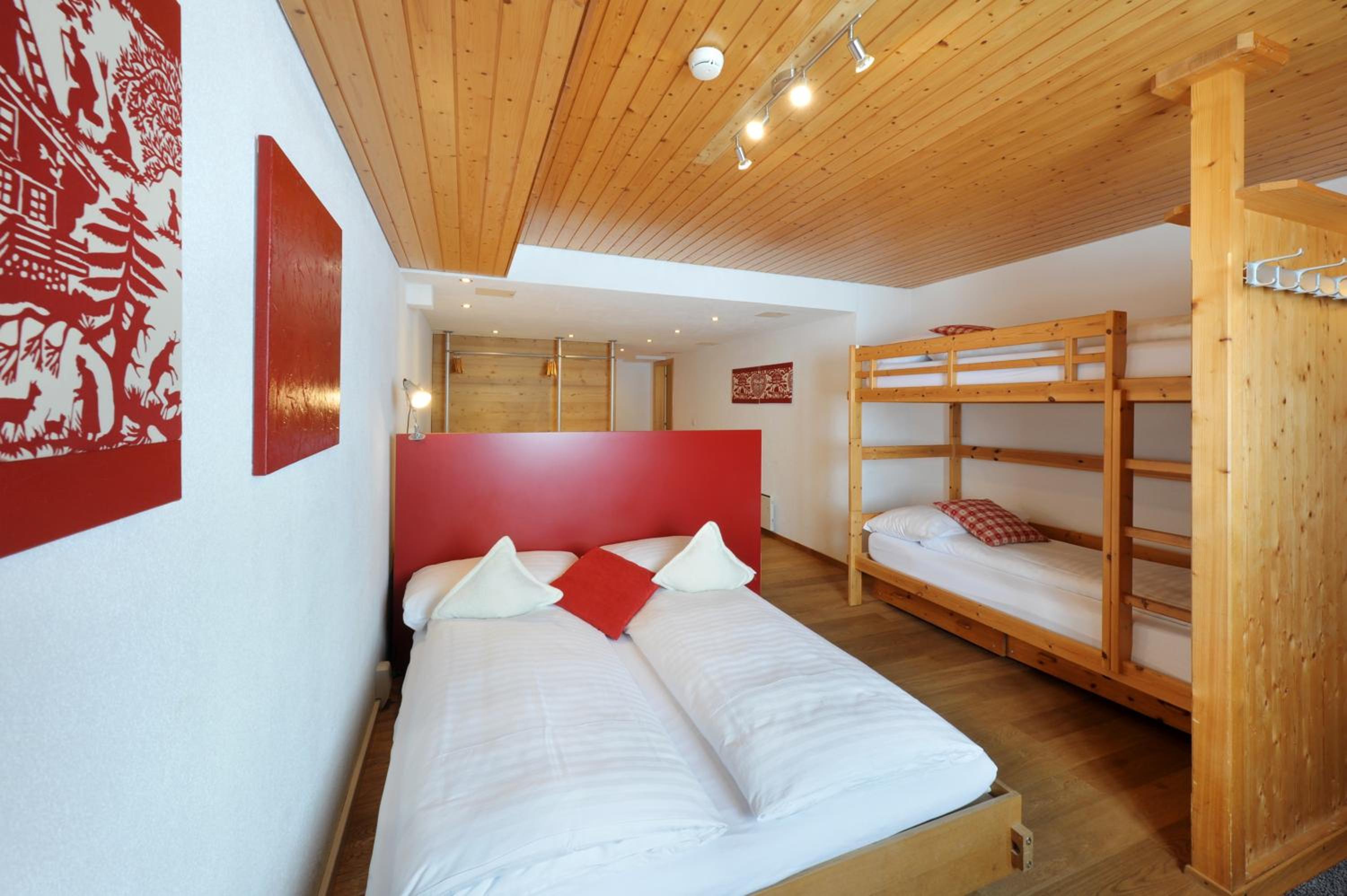 Room, Sextuple, Eiger View