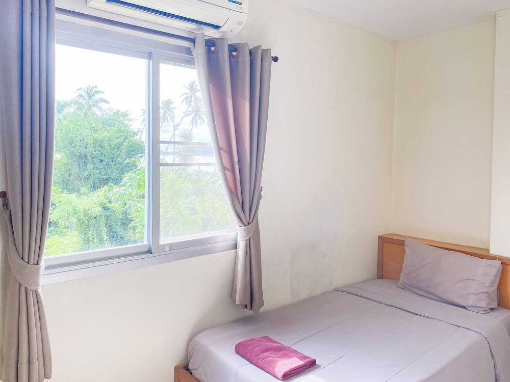Bang Saphan Resort Hotel 18/50