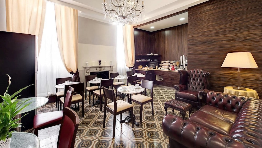 939 Hotel 50/52