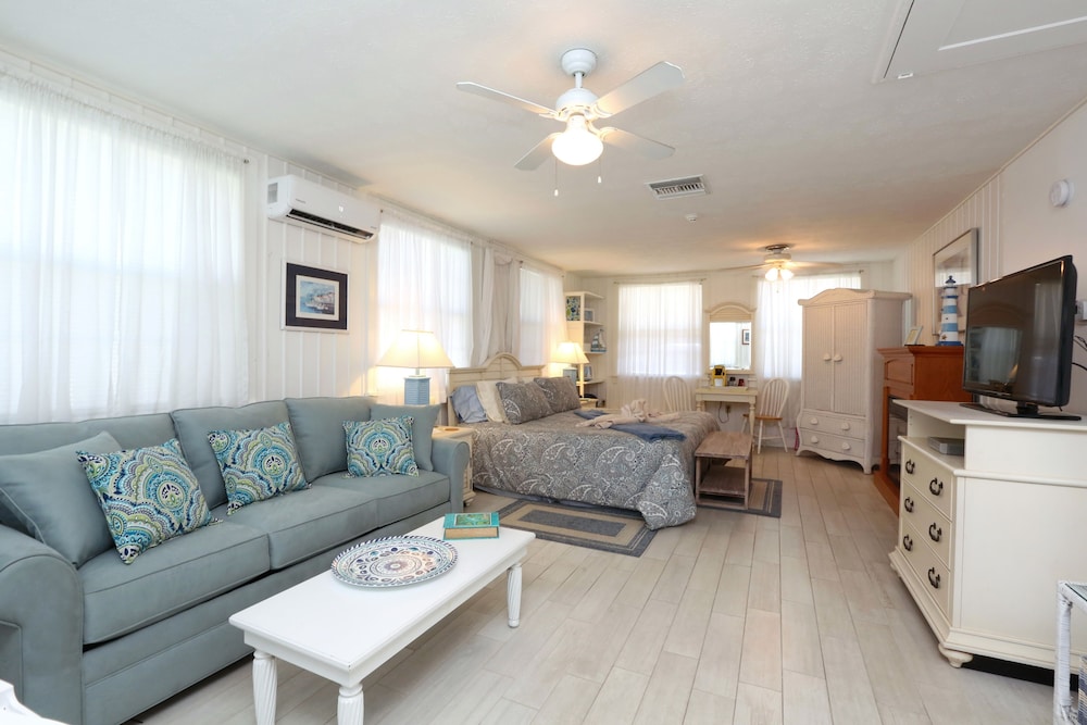 Beachfront Bed & Breakfast 17/46