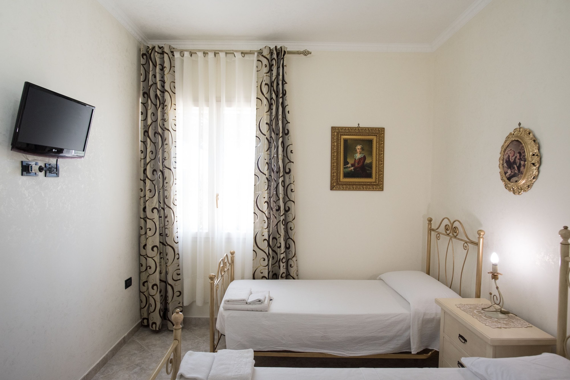 1 BEDROOM, CLASSIC, QUADRUPLE