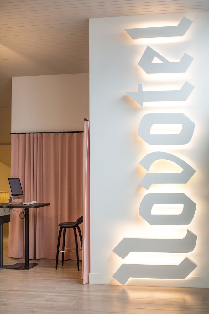NOVOTEL LILLE AEROPORT 26/70