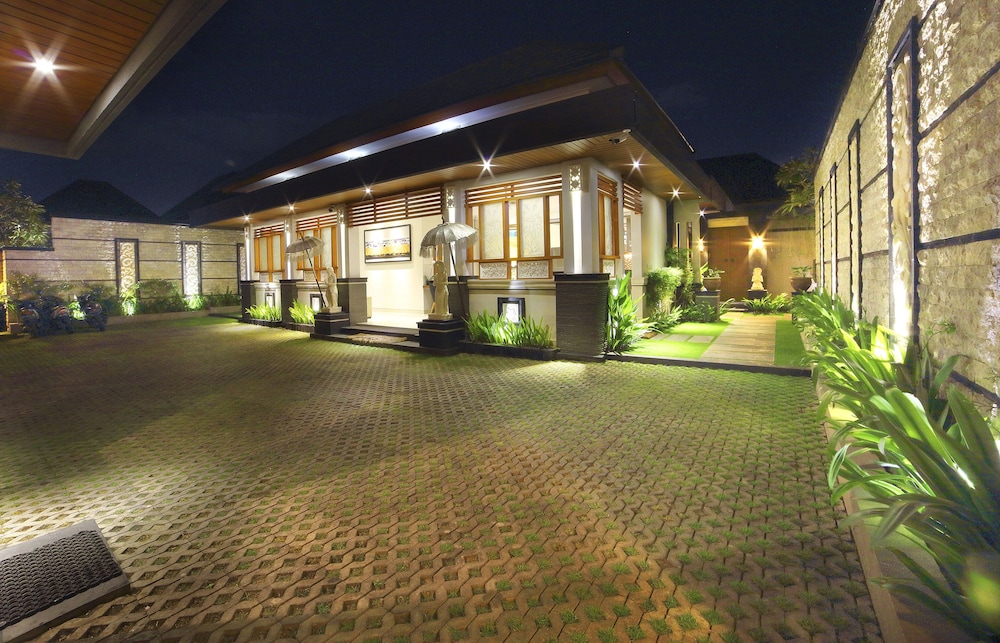 The Banyumas Suite Villa Legian 32/39