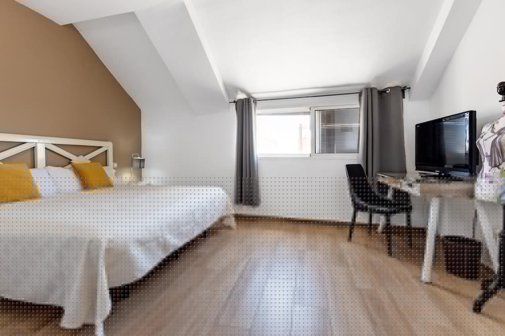 Madrid Hotel 12/73