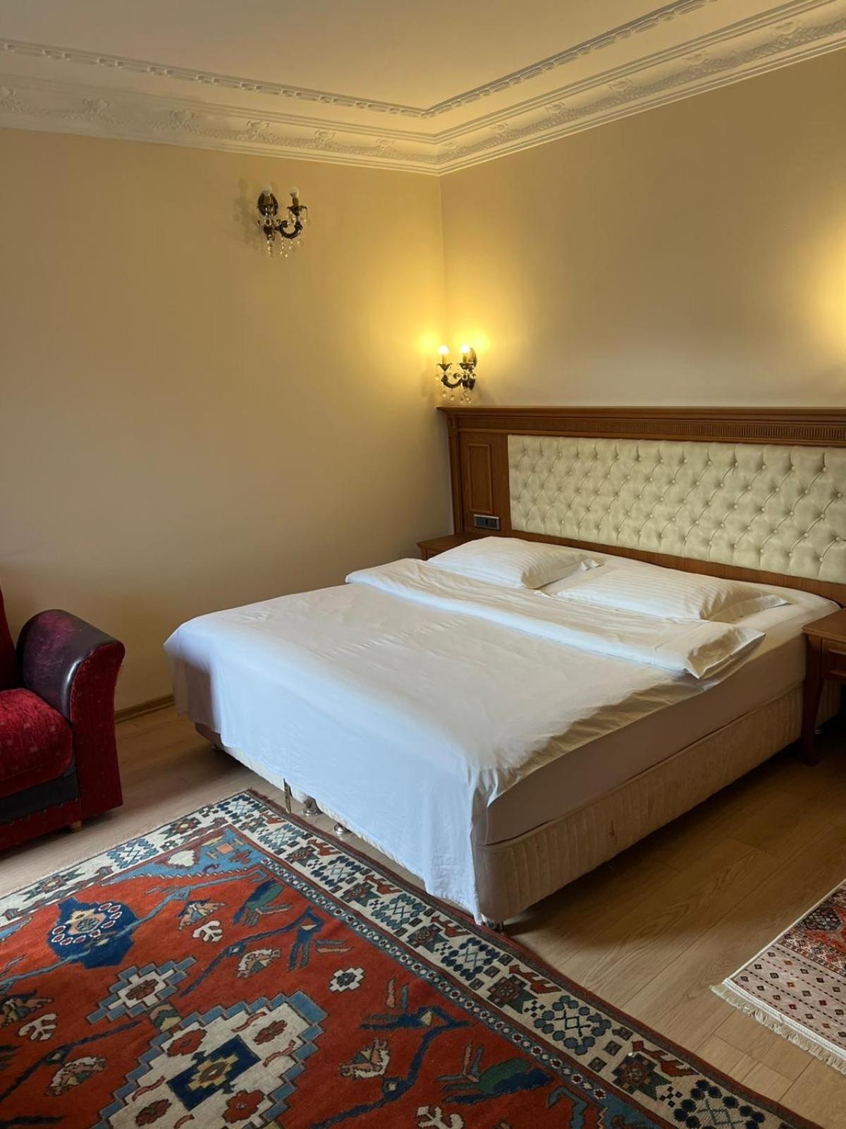 Basement, Suite