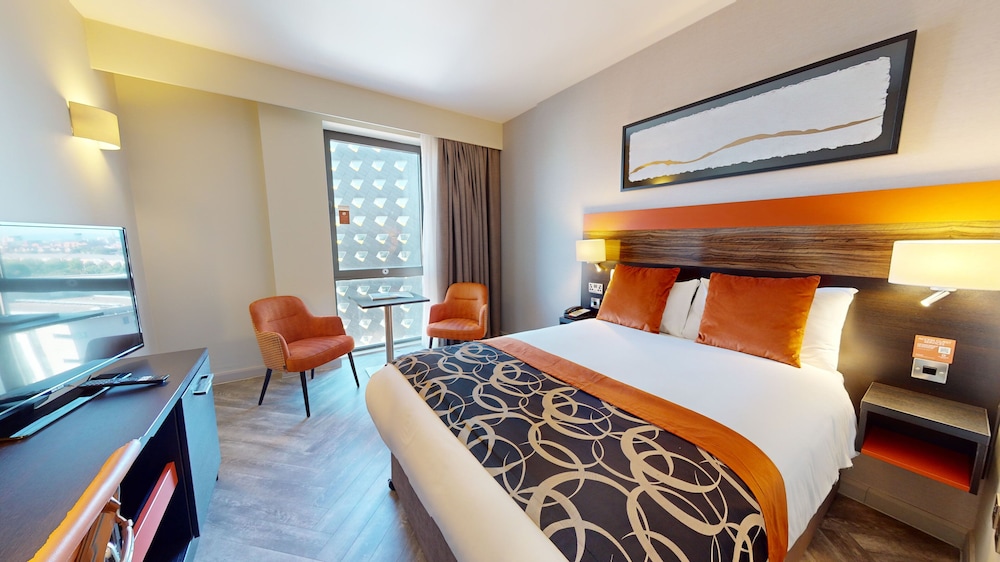 DELUXE, DOUBLE BED
