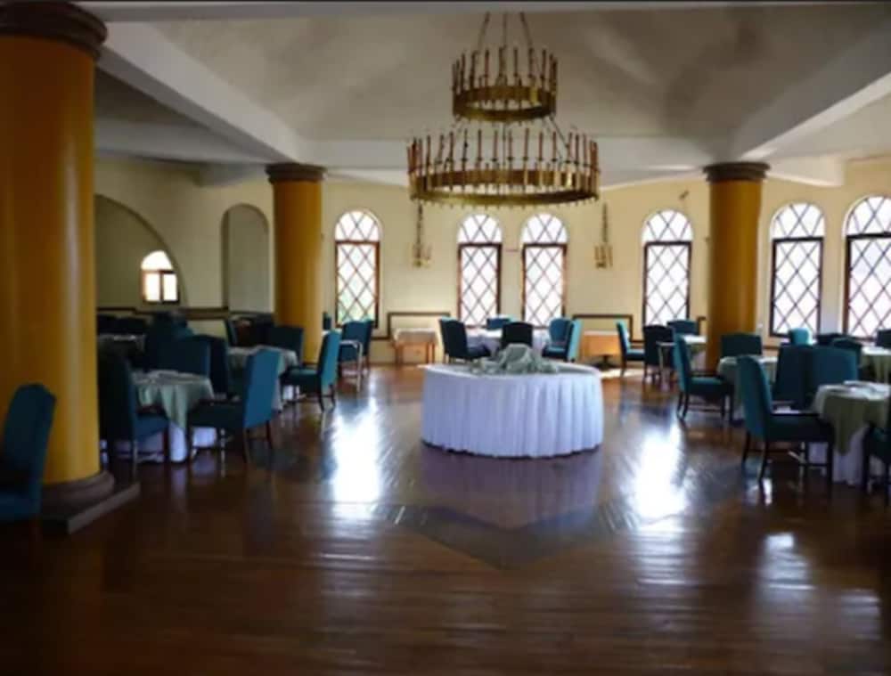 Hotel Castillo Santa Cecilia 42/70