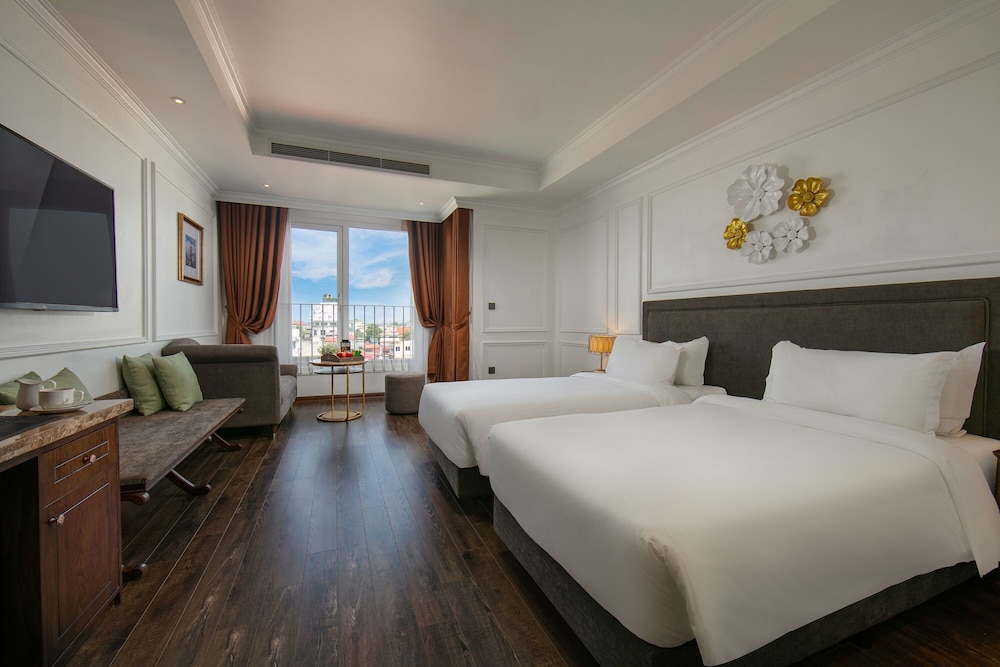 EXECUTIVE, BALCONY