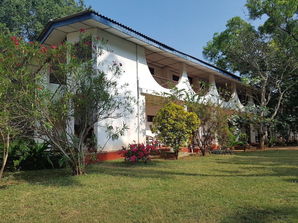 Nilaveli Crystal Blue Hotel 2/26