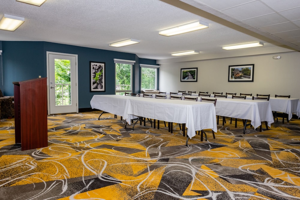 Twin Mountain Inn & Suites 61/71
