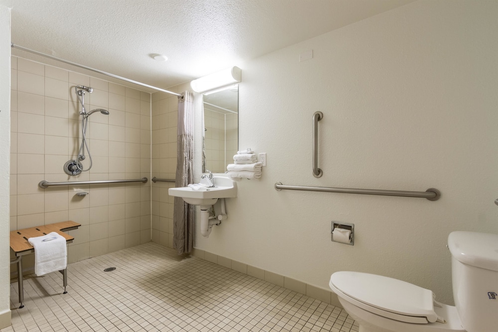 Motel6 Tempe, AZ – Phoenix Airport – Priest Dr 23/43